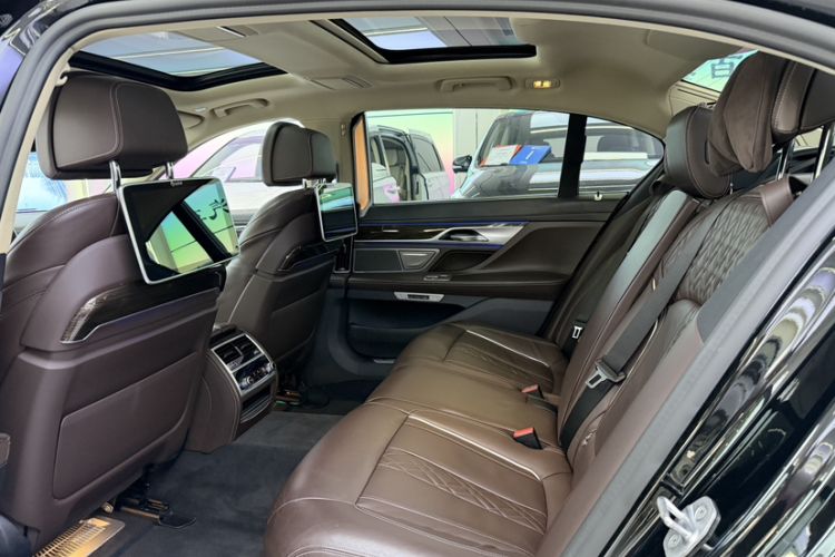 Used BMW 7 Series 2019 Updated 730Li Luxury Package Interior 3