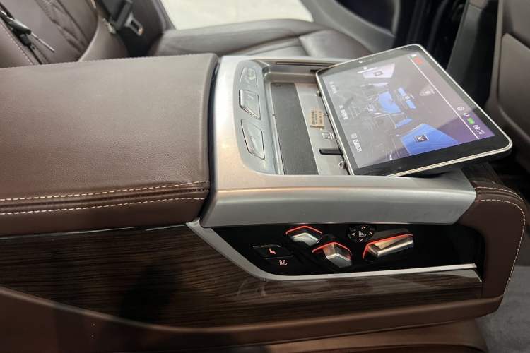 Used BMW 7 Series 2019 Updated 730Li Luxury Package Interior 8