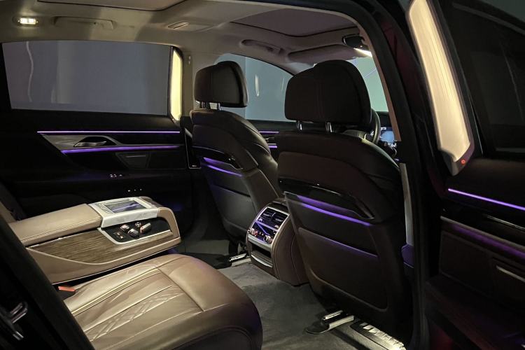 Used BMW 7 Series 2019 Updated 730Li Luxury Package Interior 9