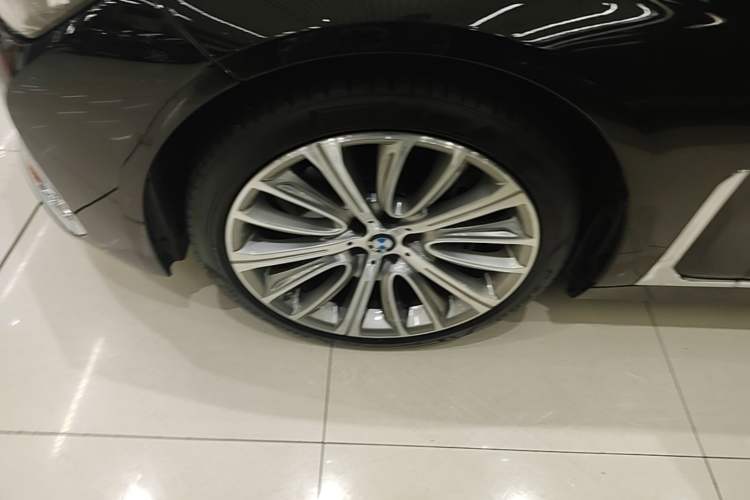 Used BMW 7 Series 2019 Restyled 740Li Leading Luxury Package Left Front Wheel Hub