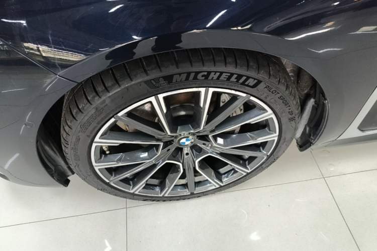 Used BMW 7 Series 2019 Restyled 740Li Leading Edition M Sport Package Left Front Wheel Hub