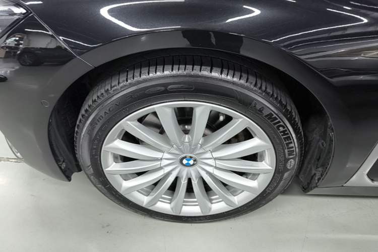 Used BMW 7 Series 2019 Updated 730Li Luxury Package Left Front Wheel Hub