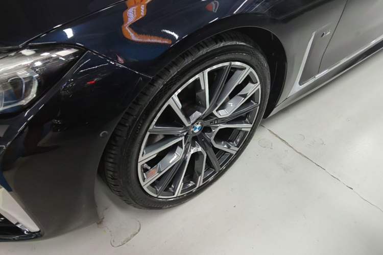 Used BMW 7 Series 2019 Restyled 740Li Leading Edition M Sport Package Left Front Wheel Hub