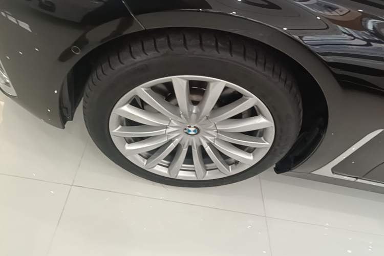 Used BMW 7 Series 2019 Updated 730Li Luxury Package Left Front Wheel Hub