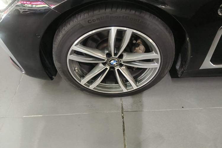 Used BMW 7 Series 2019 730Li M Sport Package Left Front Wheel Hub
