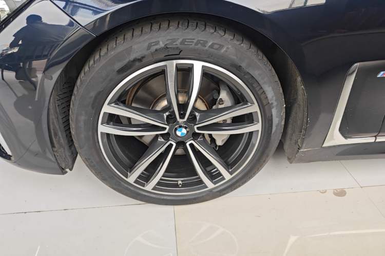 Used BMW 7 Series 2019 730Li M Sport Package Left Front Wheel Hub