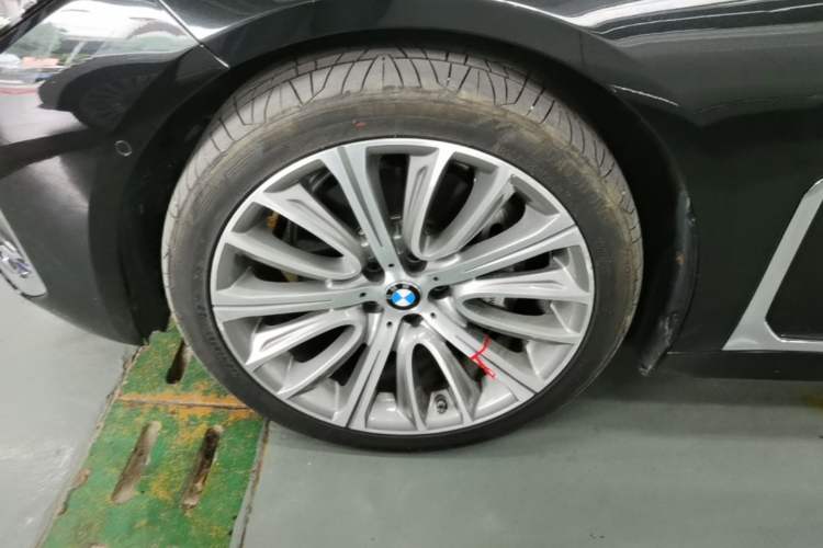 Used BMW 7 Series 2019 Restyled 740Li Leading Luxury Package Left Front Wheel Hub