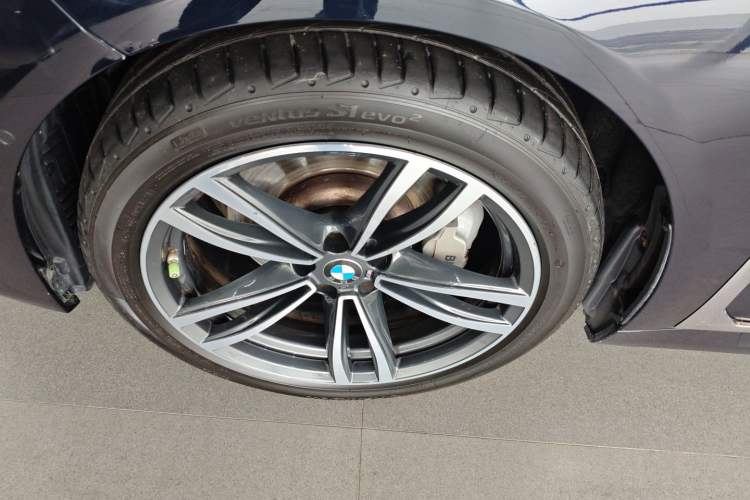 Used BMW 7 Series 2019 Restyled 730Li M Sport Package Left Front Wheel Hub