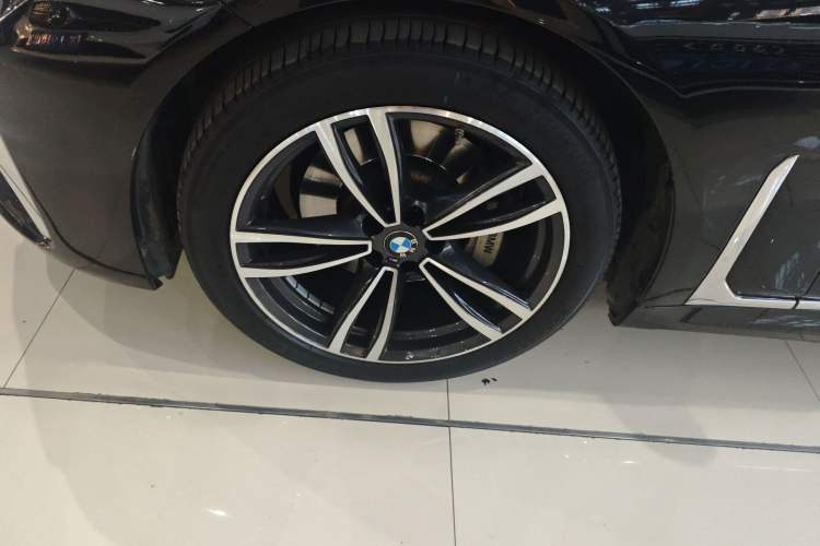 Used BMW 7 Series 2019 Restyled 730Li M Sport Package Left Front Wheel Hub