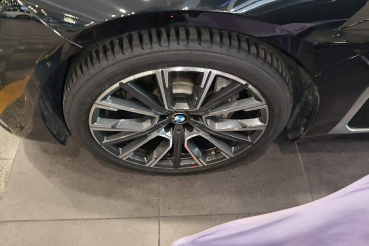 Used BMW 7 Series 2019 Restyled 740Li Leading Edition M Sport Package Left Front Wheel Hub