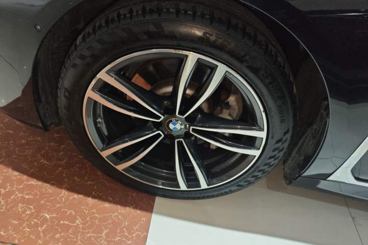 Used BMW 7 Series 2019 730Li M Sport Package Left Front Wheel Hub