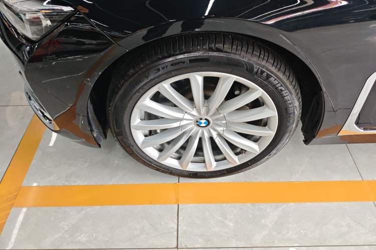 Used BMW 7 Series 2019 Updated 730Li Luxury Package Left Front Wheel Hub