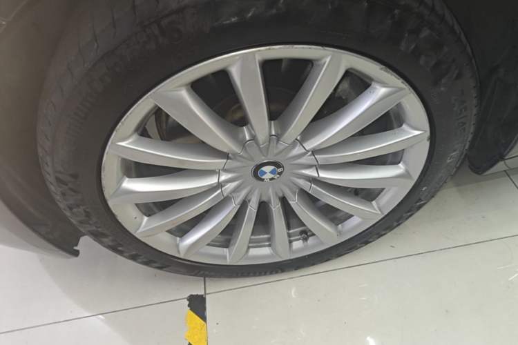 Used BMW 7 Series 2019 Updated 730Li Luxury Package Left Front Wheel Hub