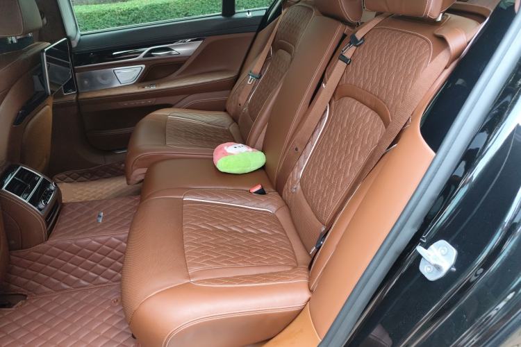 Used BMW 7 Series 2019 740Li Luxury Edition with Premium Package Left Rear Seat