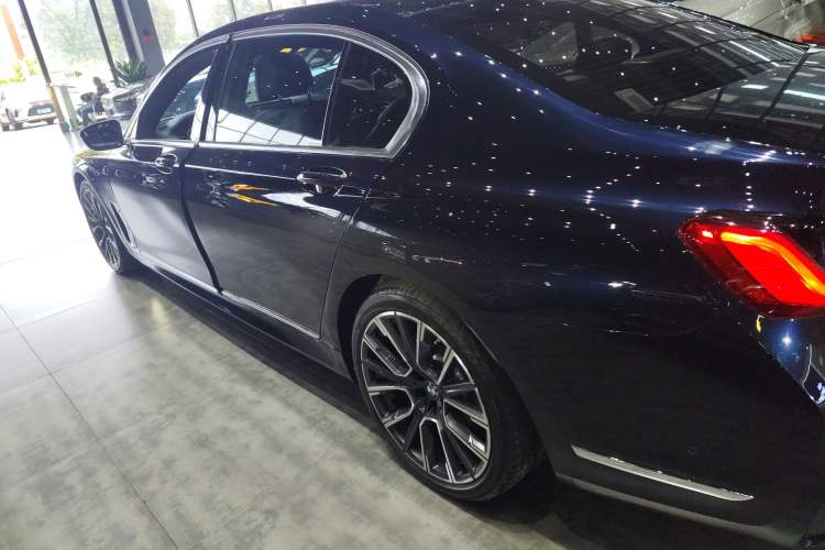 Used BMW 7 Series 2019 Restyled 740Li Leading Edition M Sport Package Left Side