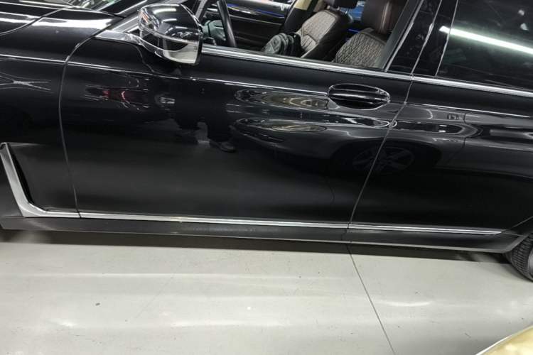 Used BMW 7 Series 2019 Updated 730Li Luxury Package Left Side Sill
