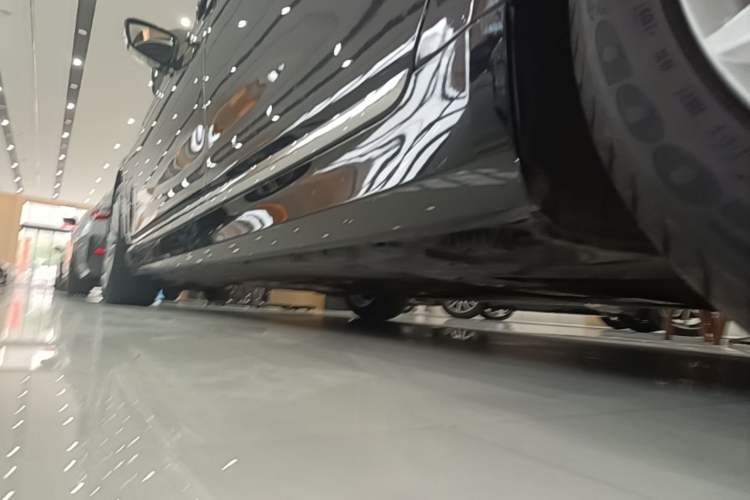 Used BMW 7 Series 2019 Updated 730Li Luxury Package Left Side Sill