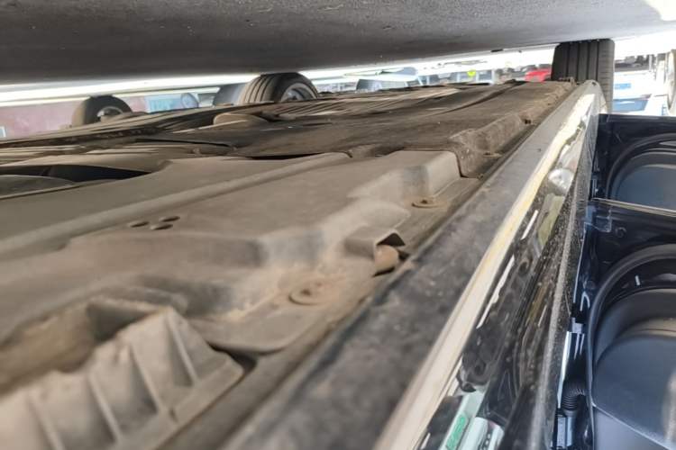 Used BMW 7 Series 2019 740Li Luxury Edition with Premium Package Left Side Sill