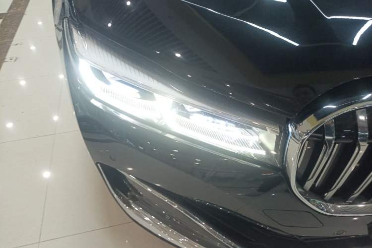 Used BMW 7 Series 2019 Restyled 740Li Leading Luxury Package Right Front Headlight