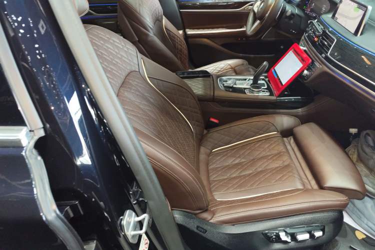 Used BMW 7 Series 2019 Restyled 740Li Leading Edition M Sport Package Right Front Seat