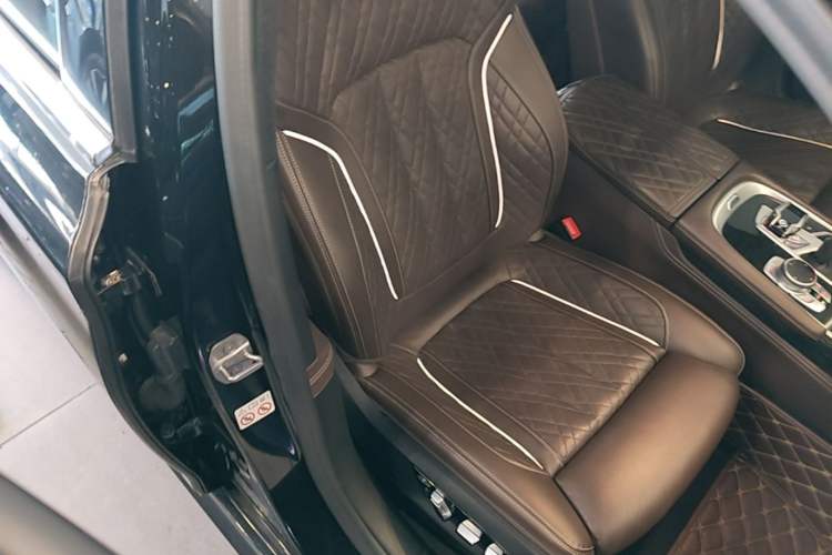Used BMW 7 Series 2019 Restyled 740Li Leading Edition M Sport Package Right Front Seat