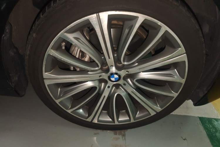 Used BMW 7 Series 2019 Restyled 740Li Leading Luxury Package Right Front Wheel Hub
