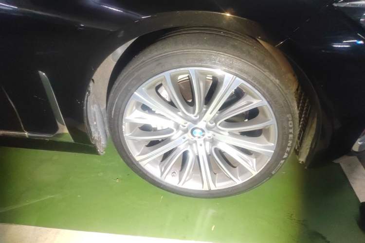 Used BMW 7 Series 2019 740Li Leading Edition Luxury Package Right Front Wheel Hub
