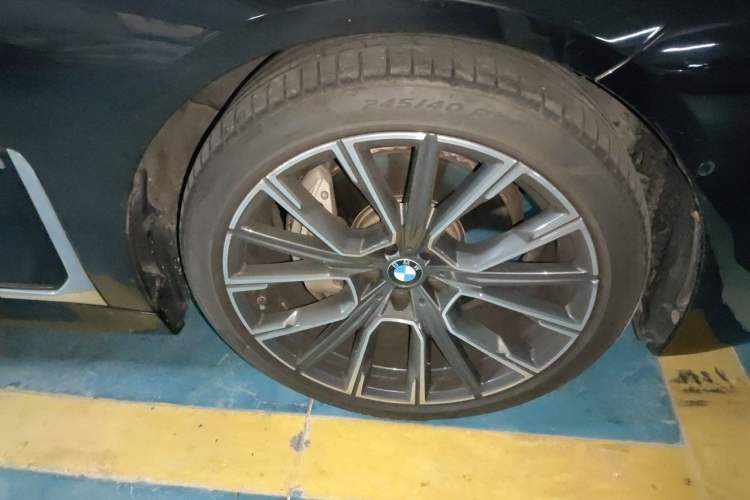 Used BMW 7 Series 2019 Restyled 740Li Leading Edition M Sport Package Right Front Wheel Hub