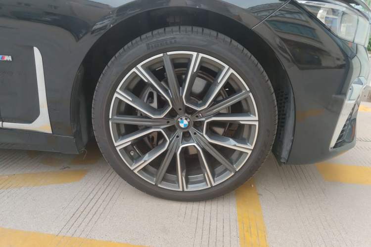 Used BMW 7 Series 2019 740Li Luxury Edition M Sport Package Right Front Wheel Hub
