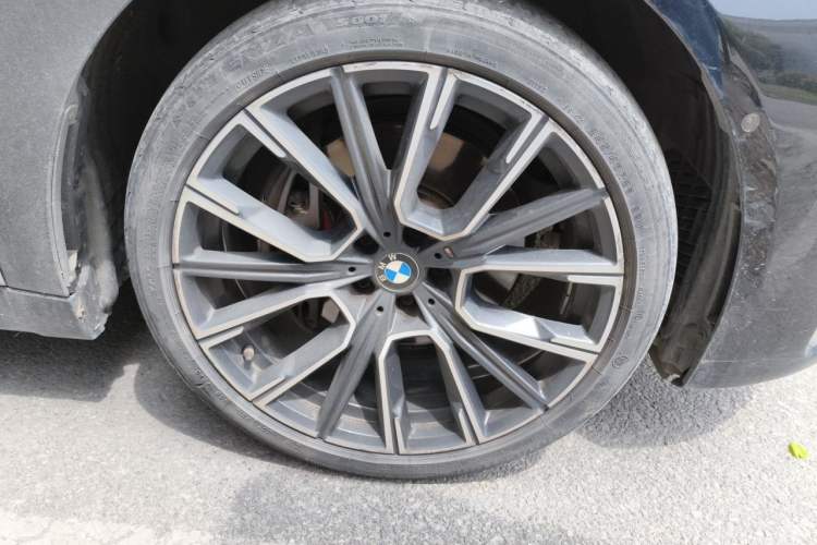 Used BMW 7 Series 2019 Restyled 740Li Leading Luxury Package Right Front Wheel Hub