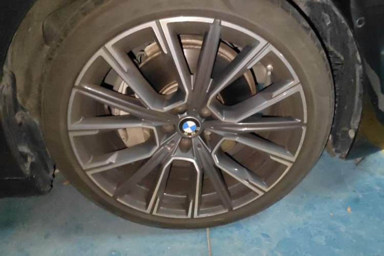 Used BMW 7 Series 2019 Restyled 740Li Leading Edition M Sport Package Right Front Wheel Hub