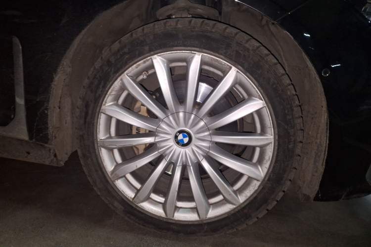 Used BMW 7 Series 2019 730Li Luxury Package Right Front Wheel Hub