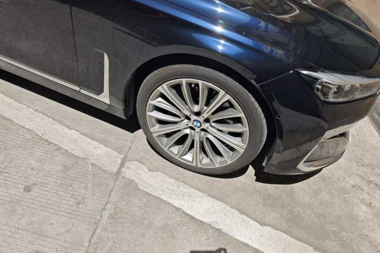 Used BMW 7 Series 2019 740Li Leading Edition Luxury Package Right Front Wheel Hub