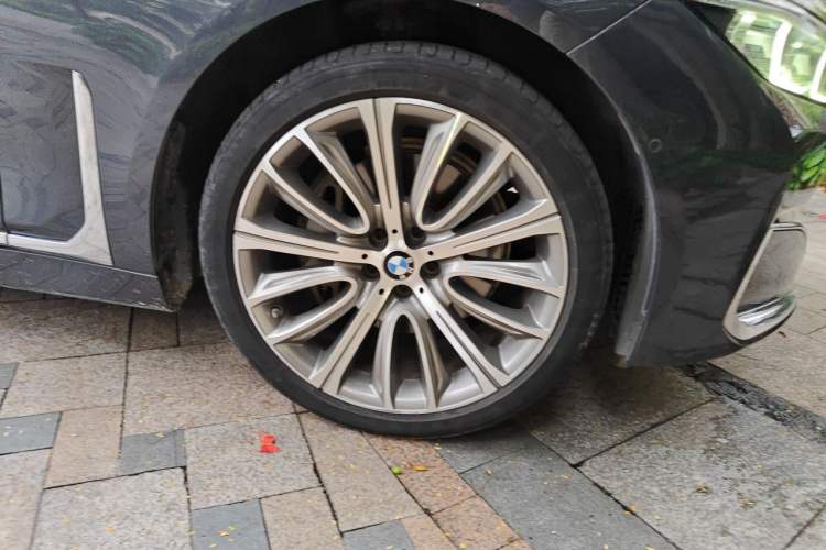 Used BMW 7 Series 2019 Restyled 740Li Leading Luxury Package Right Front Wheel Hub
