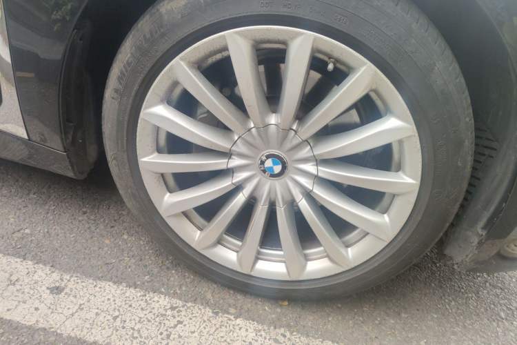 Used BMW 7 Series 2019 730Li Luxury Package Right Front Wheel Hub