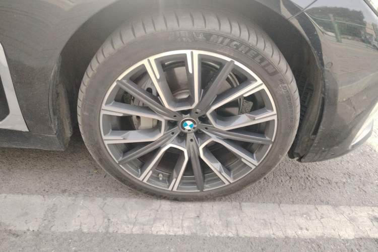 Used BMW 7 Series 2019 Restyled 740Li Leading Edition M Sport Package Right Front Wheel Hub