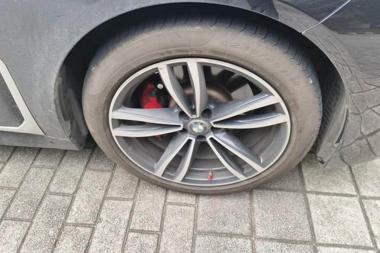 Used BMW 7 Series 2019 730Li M Sport Package Right Front Wheel Hub