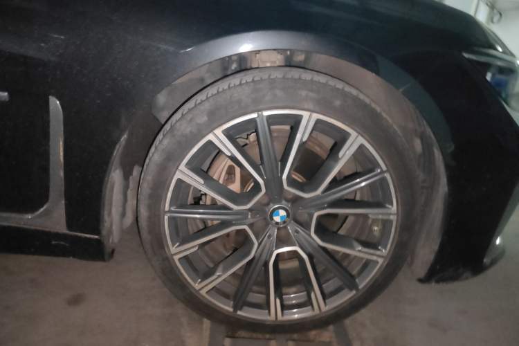 Used BMW 7 Series 2019 Updated 740Li Luxury Version M Sport Package Right Front Wheel Hub