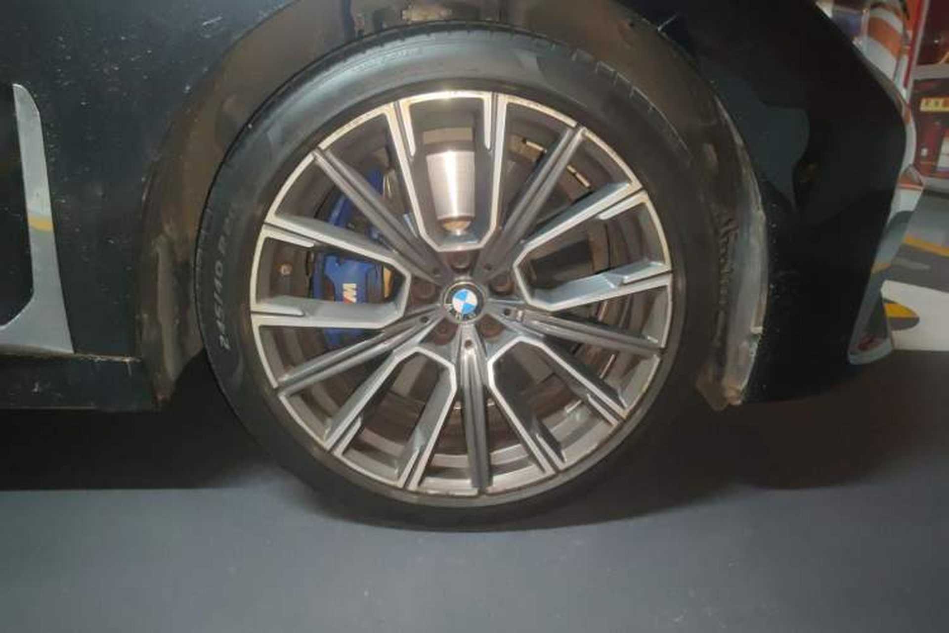 Used BMW 7 Series 2019 Restyled 740Li xDrive Executive M Sport Package Right Front Wheel Hub