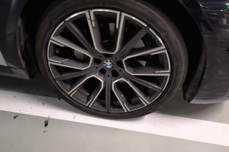 Used BMW 7 Series 2019 Updated 740Li Luxury Version M Sport Package Right Front Wheel Hub