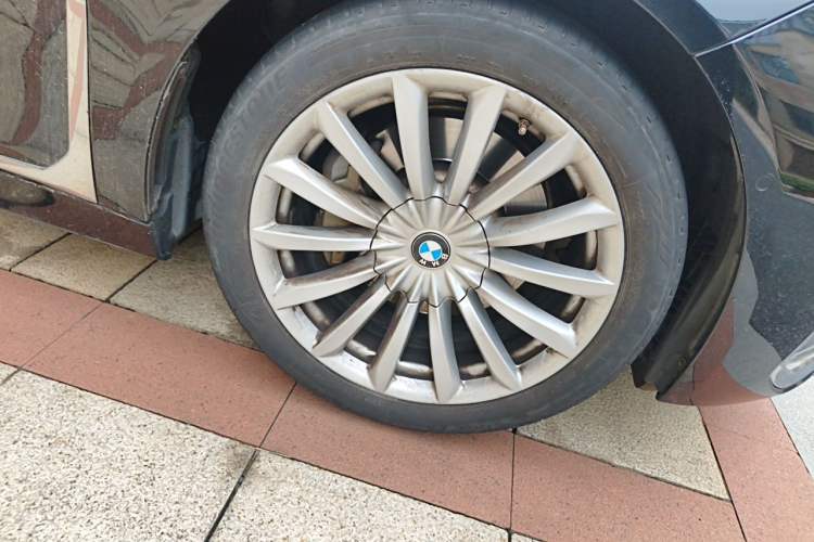 Used BMW 7 Series 2019 730Li Luxury Package Right Front Wheel Hub