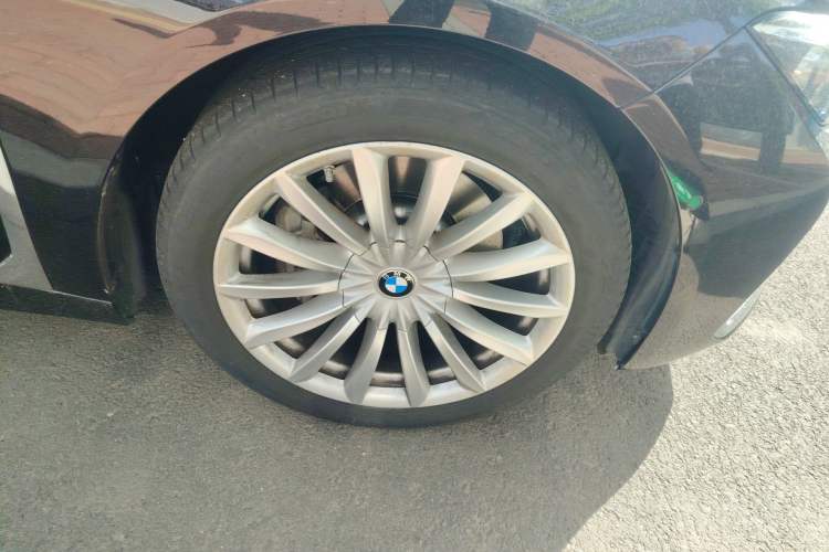 Used BMW 7 Series 2019 730Li Luxury Package Right Front Wheel Hub