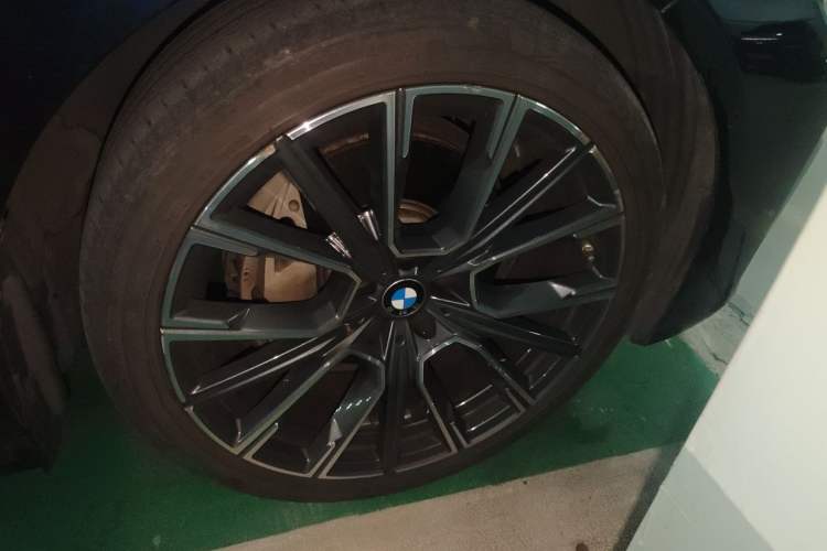 Used BMW 7 Series 2019 740Li Leading Model M Sport Package Right Front Wheel Hub