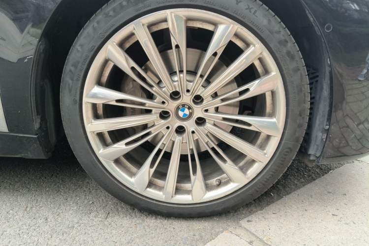 Used BMW 7 Series 2019 730Li M Sport Package Right Front Wheel Hub