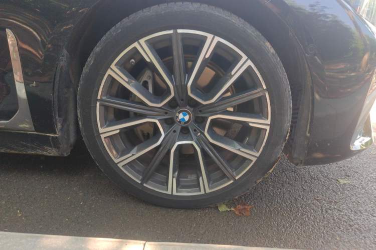 Used BMW 7 Series 2019 740Li xDrive Executive M Sport Package Right Front Wheel Hub