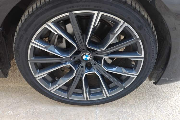 Used BMW 7 Series 2019 Restyled 740Li Leading Edition M Sport Package Right Front Wheel Hub