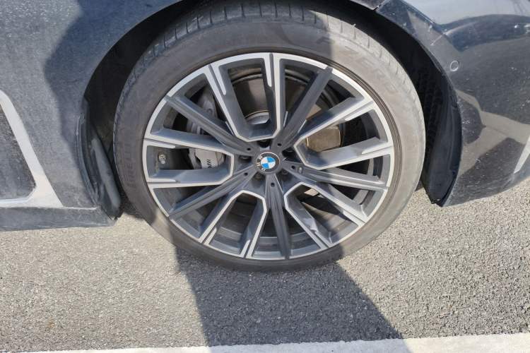 Used BMW 7 Series 2019 740Li Leading Model M Sport Package Right Front Wheel Hub