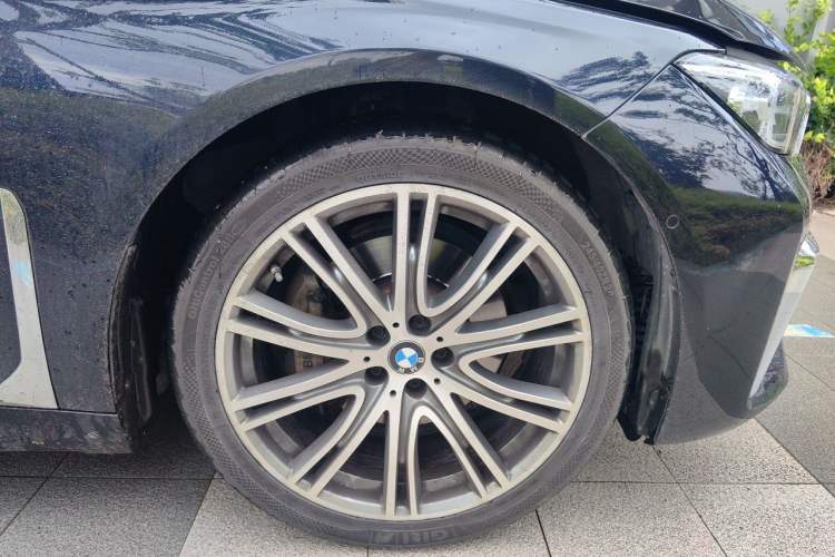 Used BMW 7 Series 2019 730Li M Sport Package Right Front Wheel Hub