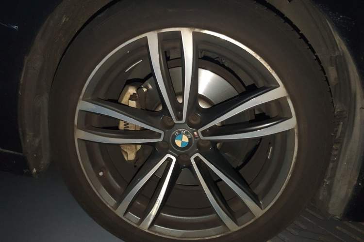 Used BMW 7 Series 2019 730Li M Sport Package Right Front Wheel Hub