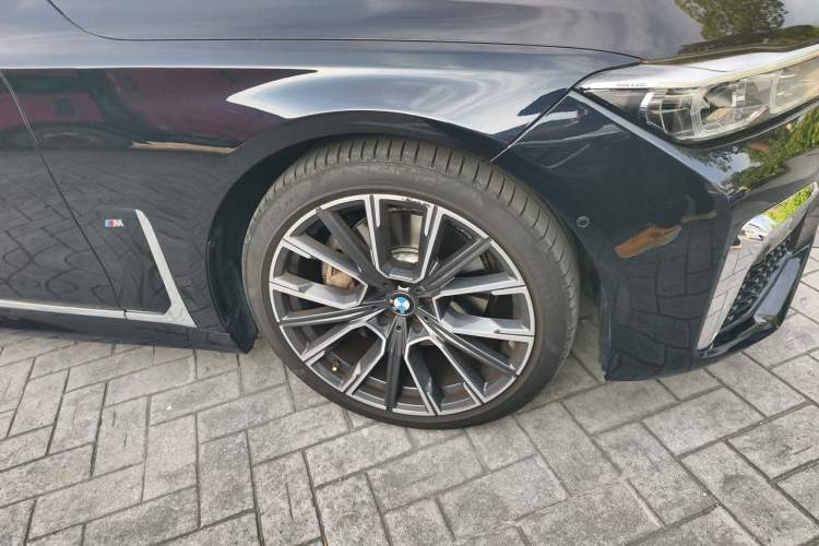 Used BMW 7 Series 2019 Restyled 740Li Leading Edition M Sport Package Right Front Wheel Hub